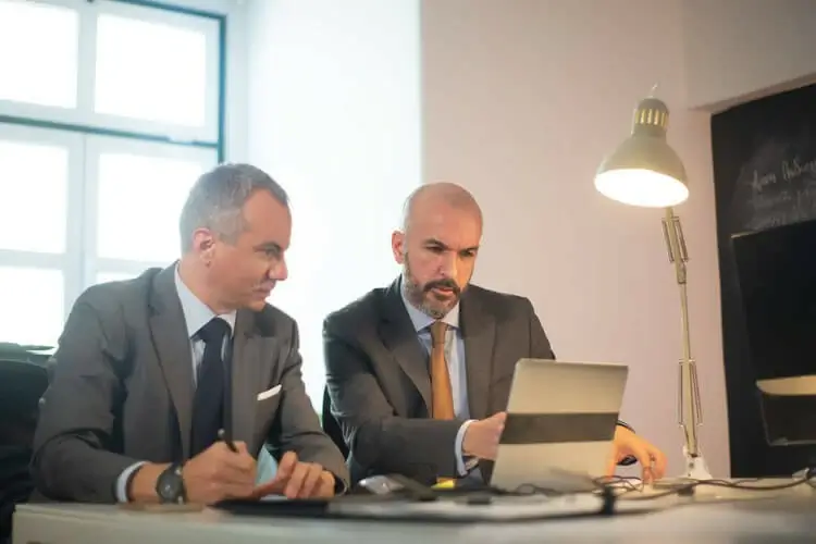 que regula el derecho administrativo